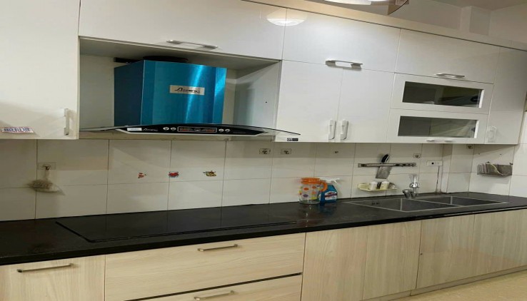 Cho thuê nhà Phố Chùa Hà 4.5 tầng, 25m2, 3 ngủ, VP kết hợp ở gia đình 14 Triệu